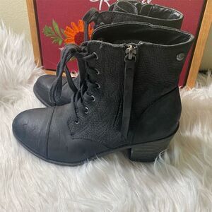 Roxy Women's Black Ankle Booties Size 9 Lace-Up Side Zipper
